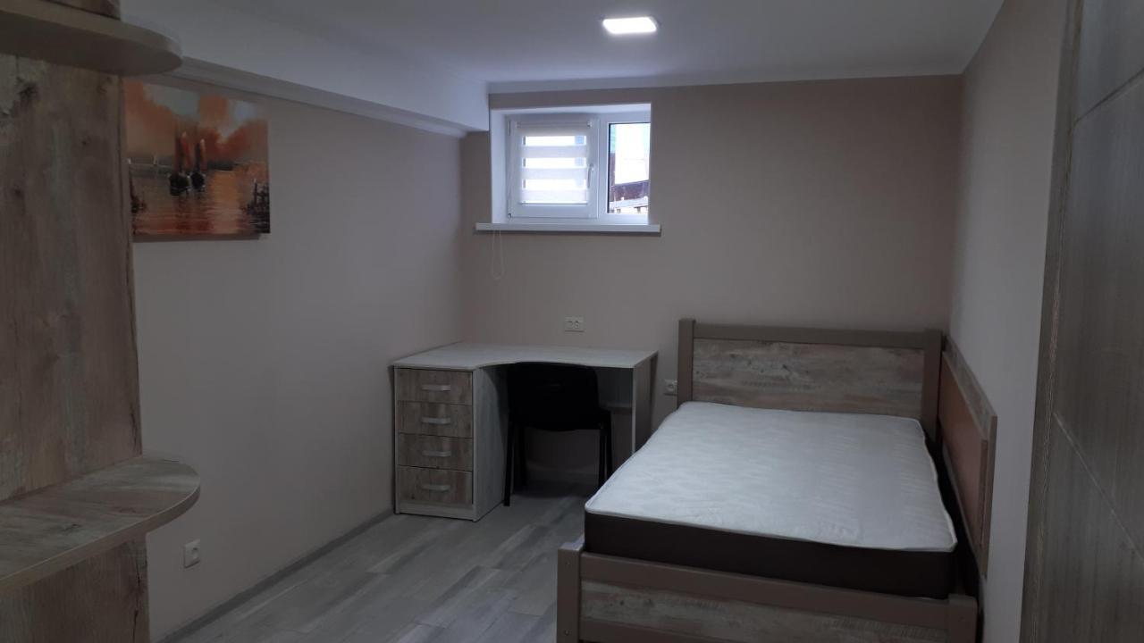 Окремі Номери В Гостьовому Будинку Типу Guest House โครโปนิตสกี ภายนอก รูปภาพ