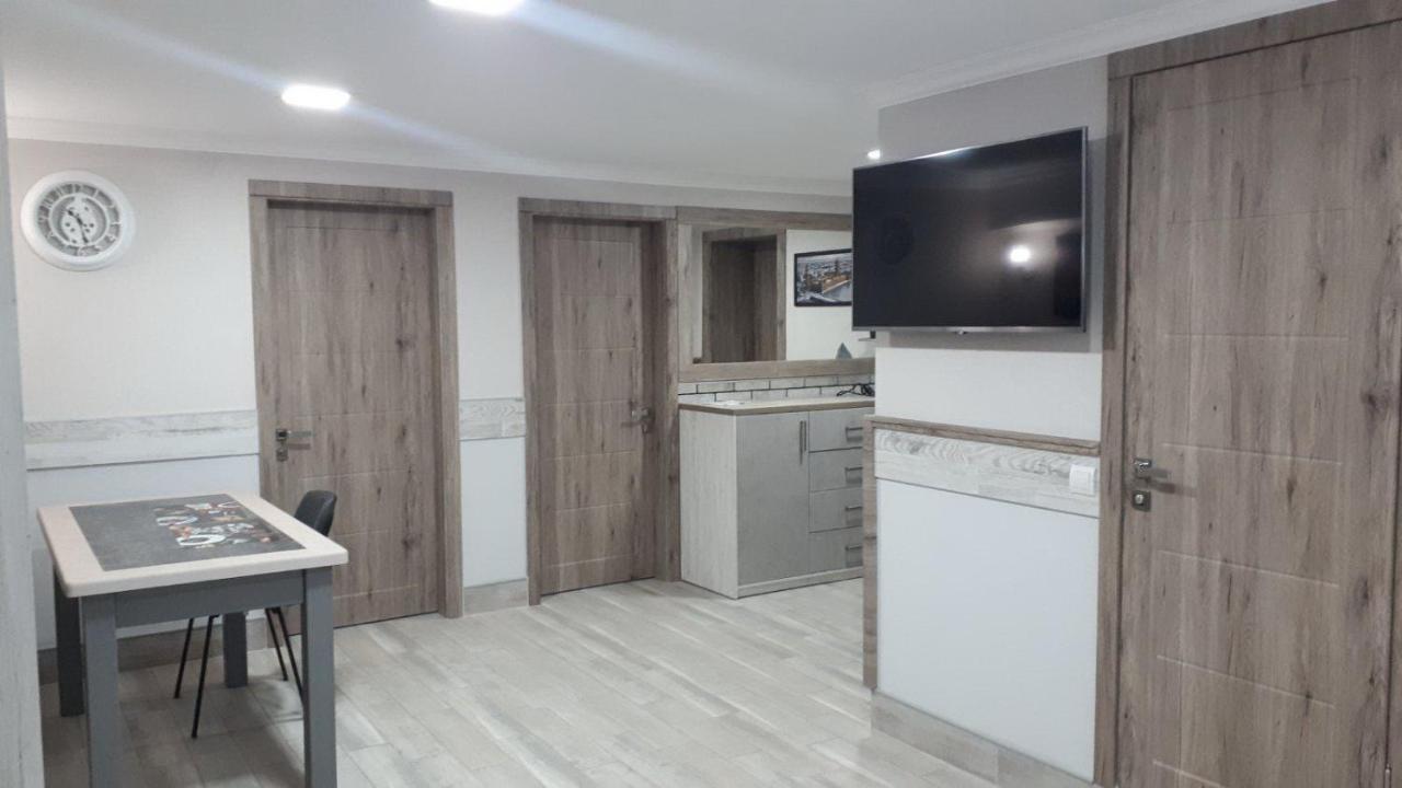 Окремі Номери В Гостьовому Будинку Типу Guest House โครโปนิตสกี ภายนอก รูปภาพ